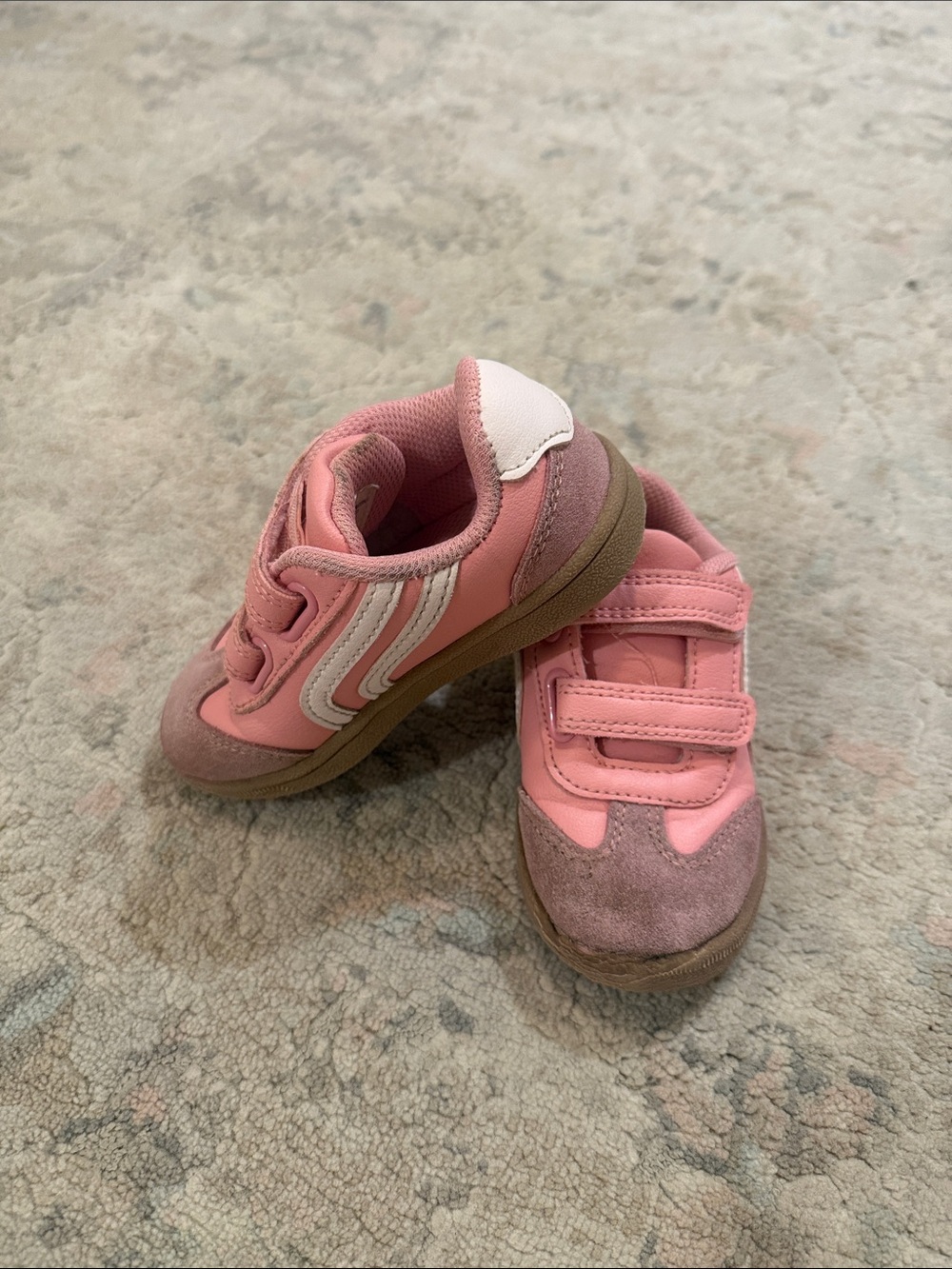 Cat & Jack Dakota Retro Sneaker - Toddler 8